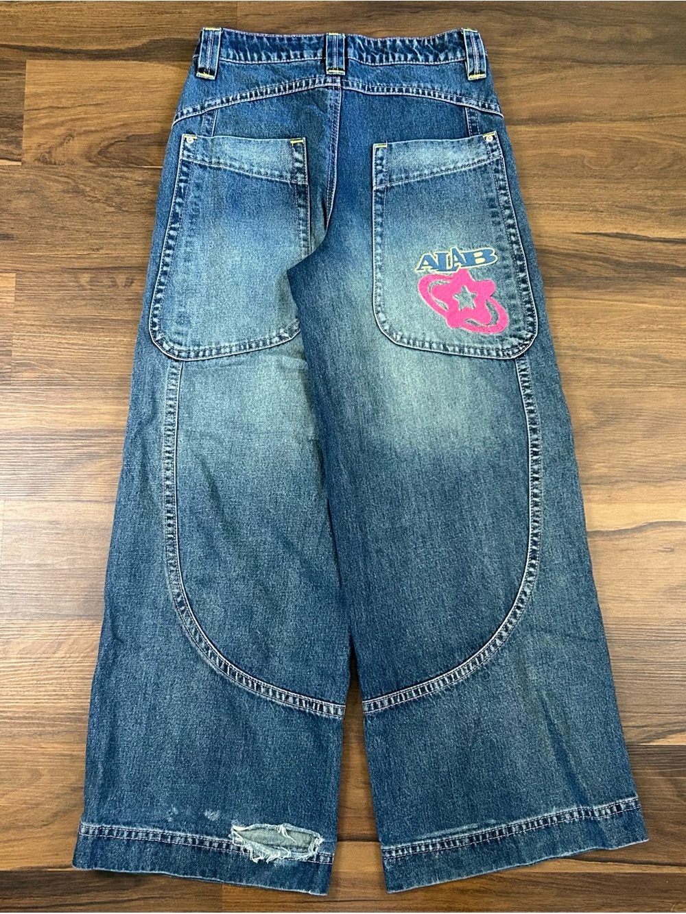Embroidered super Wide-Leg ALAB Denim Jeans in Blue with Pink stitching